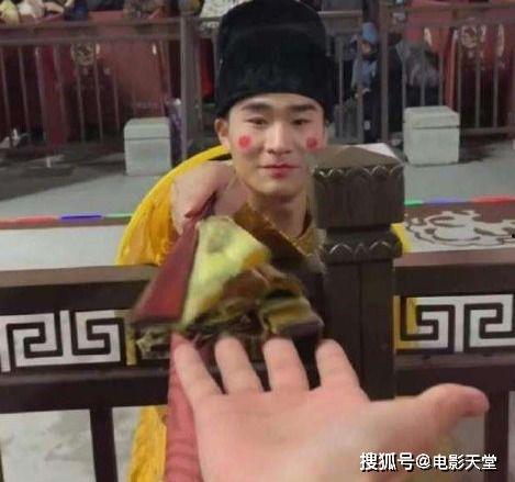 爆料不倒翁小哥哥视频,视频走红背后的惊人秘密 第3张 爆料不倒翁小哥哥视频,视频走红背后的惊人秘密 第3张